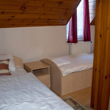 PilisvörösvárGilde Panzio住宿加早餐旅馆 外观 照片