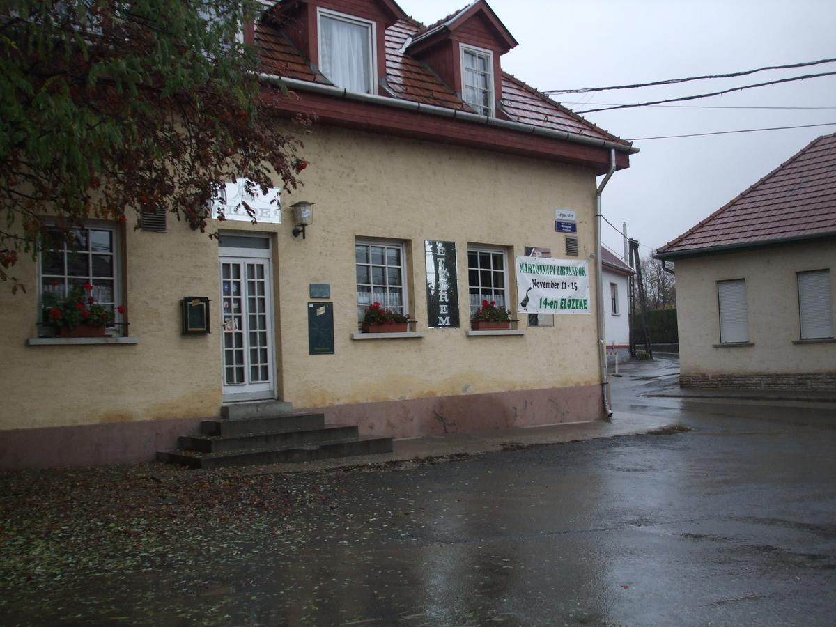 PilisvörösvárGilde Panzio住宿加早餐旅馆 外观 照片